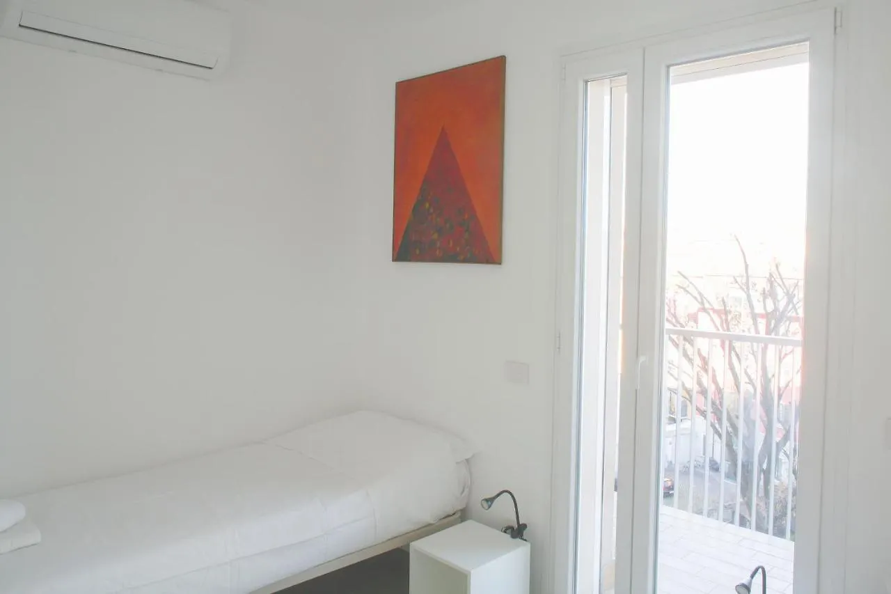 Bnbutler - Govone - Ampio E Luminoso Appartamento Con Terrazza Milan 0*,